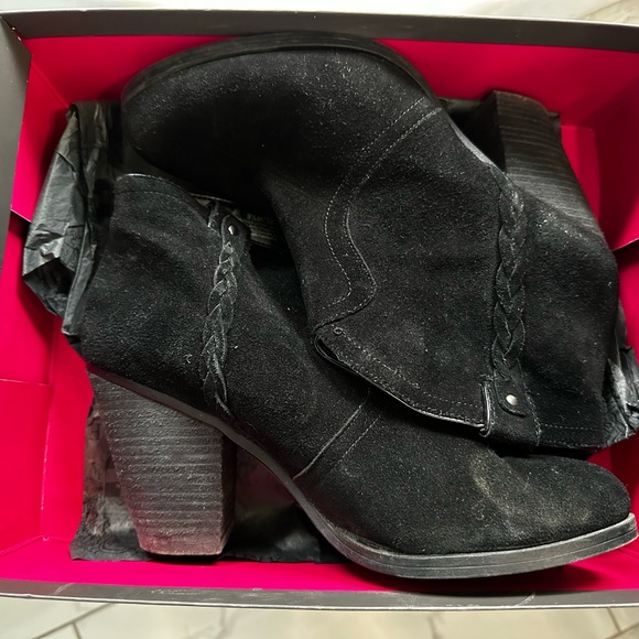Vince Camuto Suede Boots - Picture 4 of 7